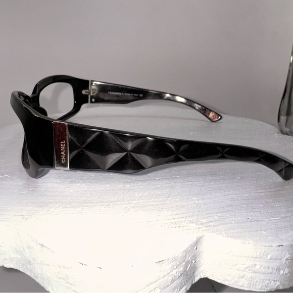 Authentic Chanel black quilted frames with Chanel case - Picture 3 of 13